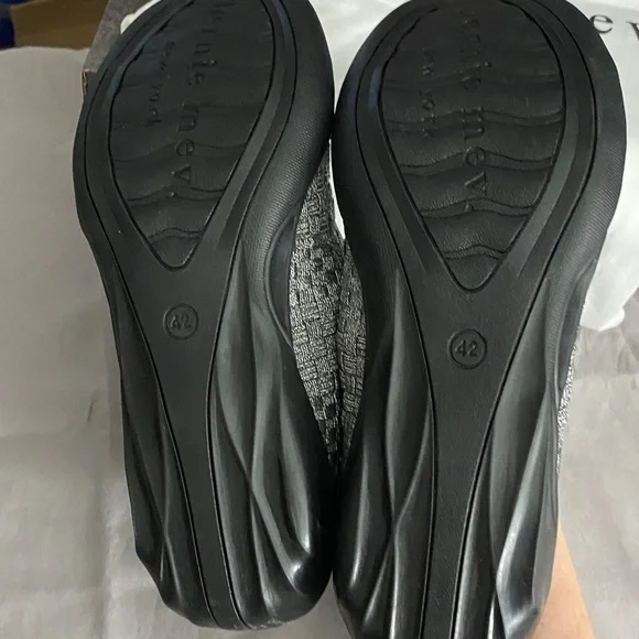 NEW IN BOX BERNIE MEV. CUDDLY WO SIZE 11***(EU 42) Wom Black Gray Woven Flats - Picture 12 of 12